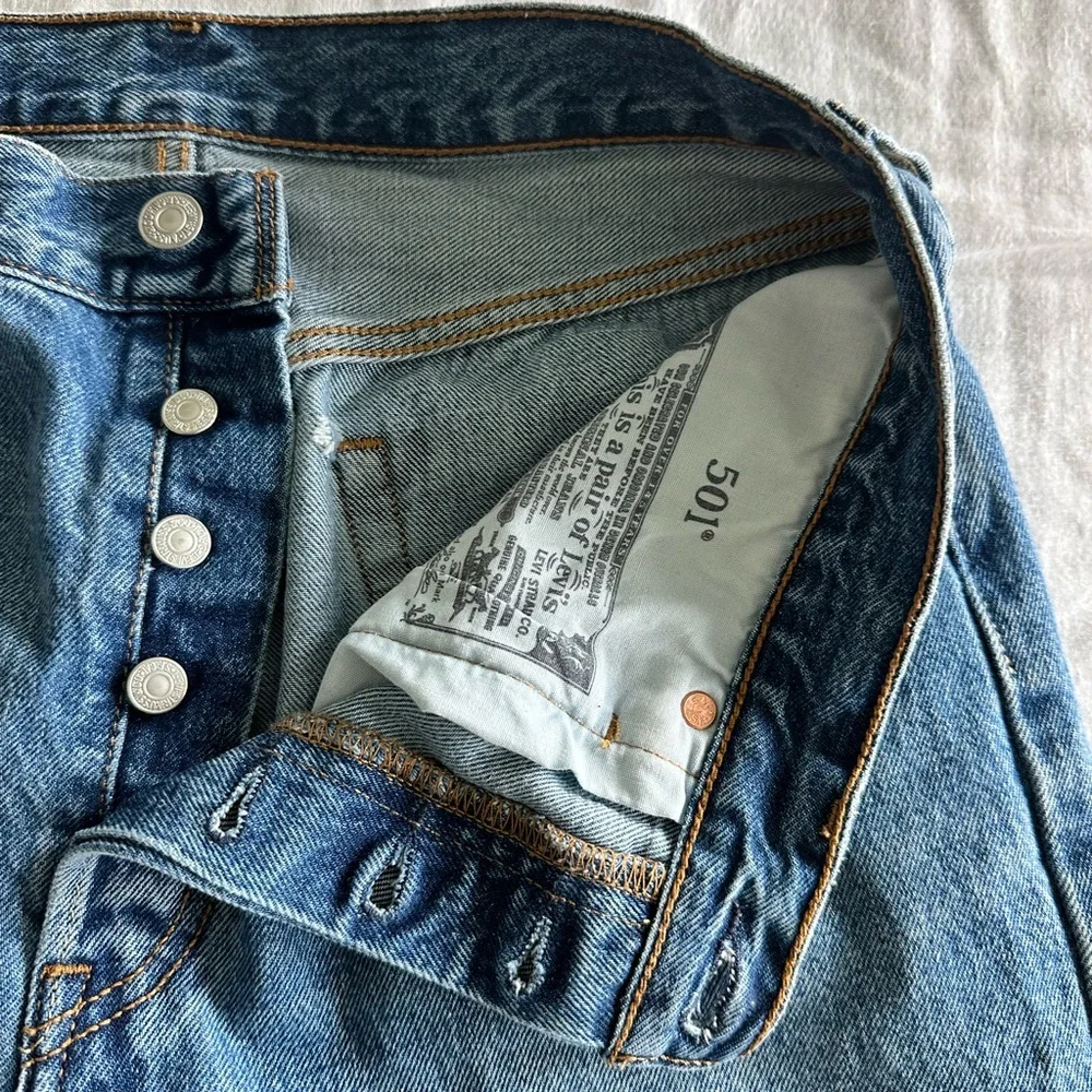 Levi's Women's Straight Leg Blue Jeans - Picture 4 of 7